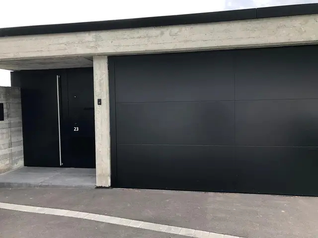 WK3 Eingangstür + Garagentor aus Stahl, Stuttgart