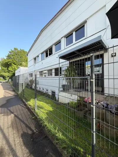 Bürogebäude mit Eingang am Standort Bussenstraße 18 in Kornwestheim